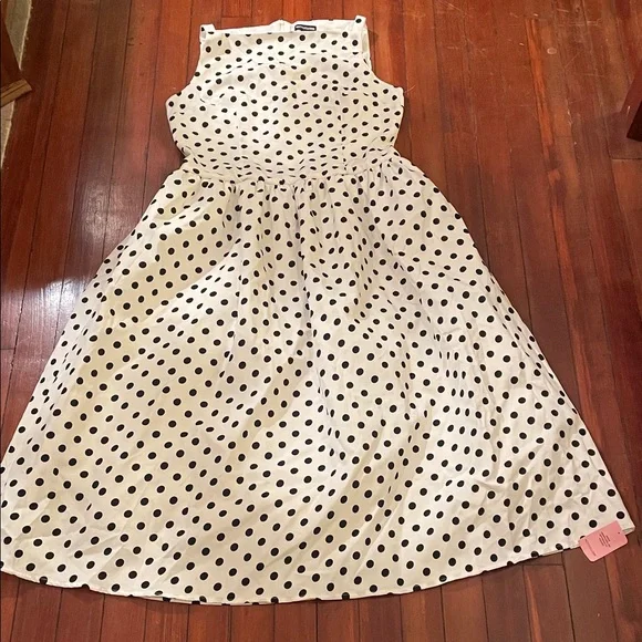 PrettyLittleThing Black and White Polka Dot dress - Picture 2 of 7